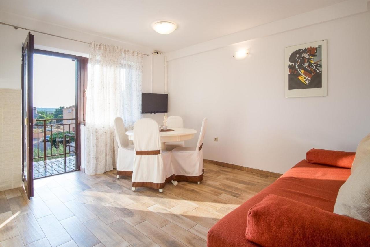 Bubi Apartments Malinska Eksteriør bilde